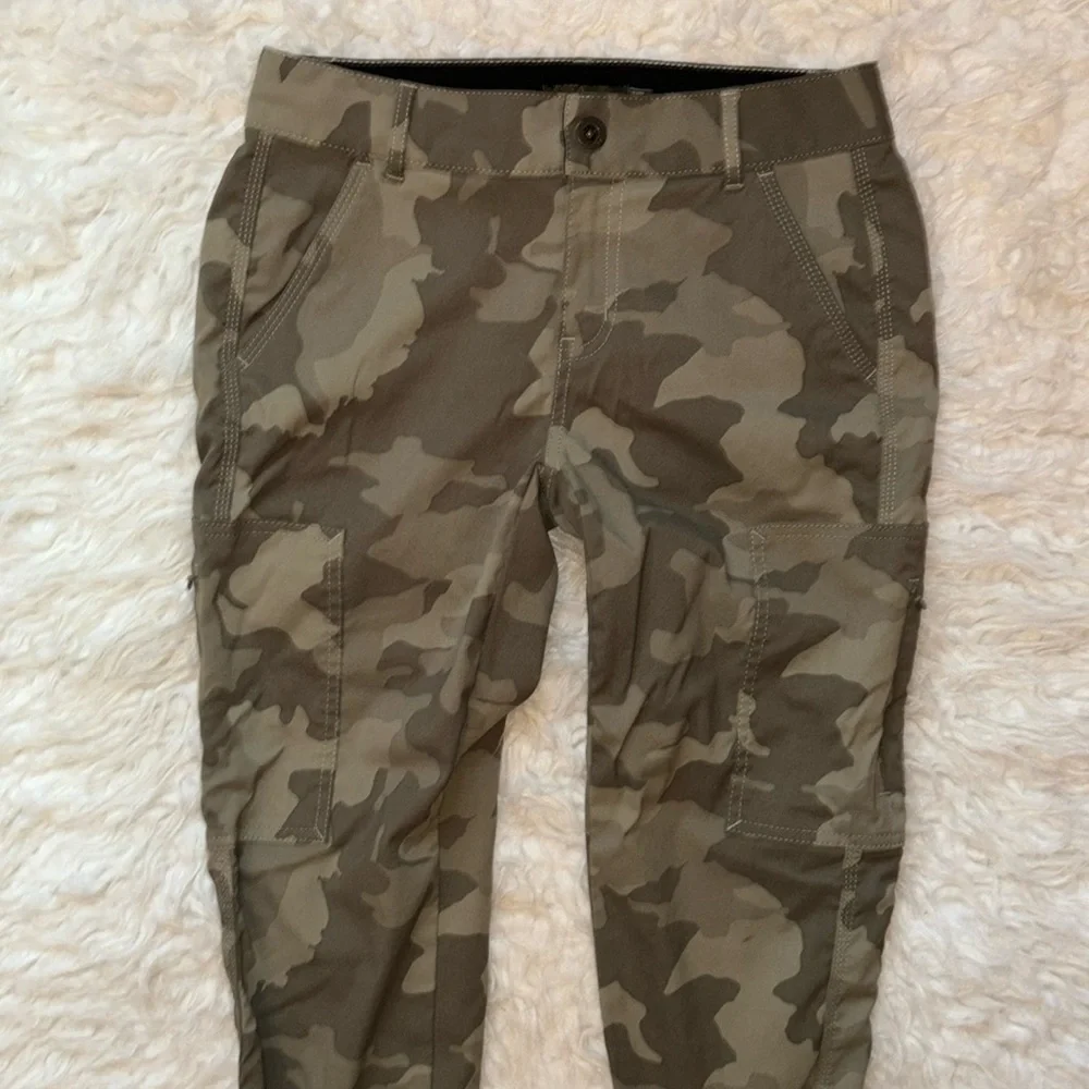 Prana Green Camo Sky Canyon Joggers, Size 0 - Picture 5 of 16
